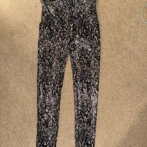 SPANX Black and Gray Patterned Leggings
